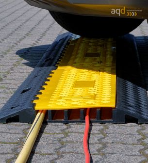Protector pasacables para suelo con tapa, 5 canaletas (35,3 mm x 38 mm) , 900 mm (long.) - Protector pasacables para suelo co...