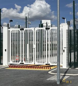 Portón doble ultrarrápido para control de accesos industriales - Security en instalaciones industriales Bajo pedido